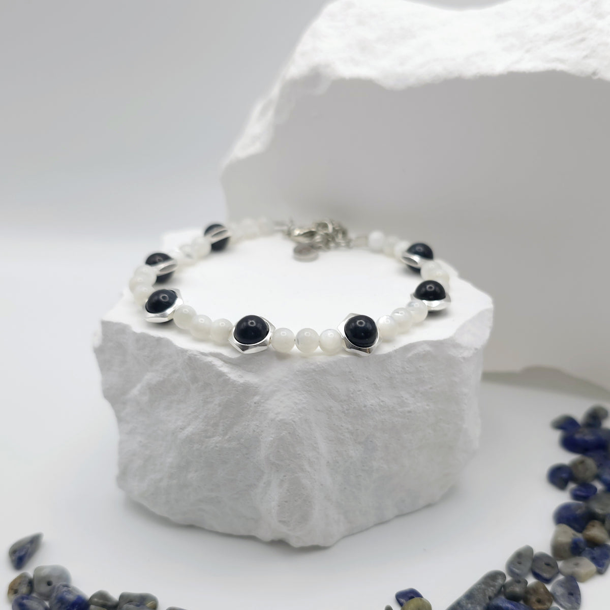 Blue-Black Tigers Eye & Conch Shell Beaded Bracelet [For Dispelling Fear]