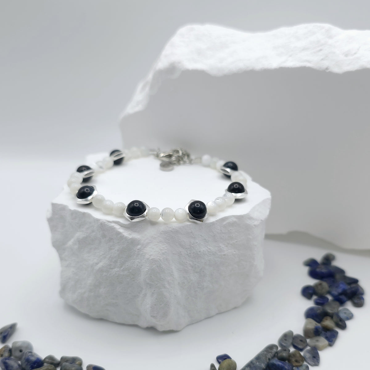Blue-Black Tigers Eye & Conch Shell Beaded Bracelet [For Dispelling Fear]