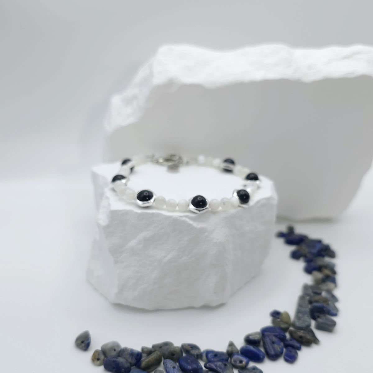 Blue-Black Tigers Eye & Conch Shell Beaded Bracelet [For Dispelling Fear]