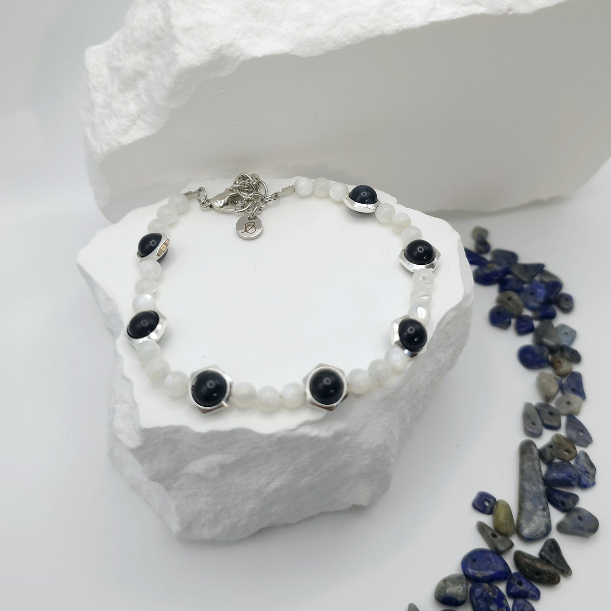 Blue-Black Tigers Eye & Conch Shell Beaded Bracelet [For Dispelling Fear]